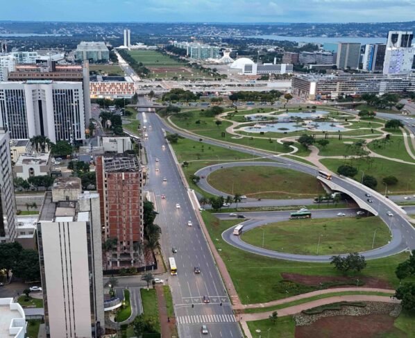 Icônico hotel de Brasília, o Torre Palace, do DF séra demolido com uso de 165kg de explosivos Metrópoles