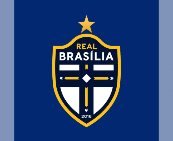 Foto colorida do escudo do Real Brasília - Metrópoles