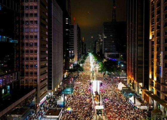 Réveillon na Avenida Paulista, com milhares de pessoas - Metrópoles