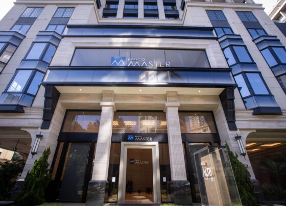 Imagem colorida de sede do Banco Master