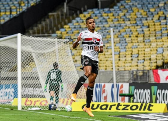 Torcedores ironizam chegada de Brenner no Rio para assinar com o Vasco - destaque galeria