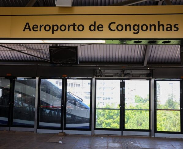 A futura estação Aeroporto de Congonhas recebeu o primeiro trem nesse domingo (11/1). Abertura da Linha 17-Ouro está prevista para março - Metrópoles