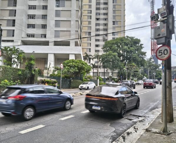 Veja os 10 radares que mais multaram motoristas em SP no ano passado - destaque galeria