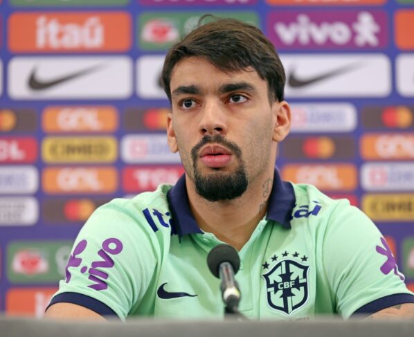 Lucas Paquetá em coletiva de imprensa - Metrópoles