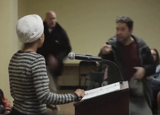 Deputada democrata é atacada durante evento nos EUA