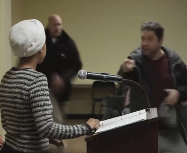 Deputada democrata é atacada durante evento nos EUA