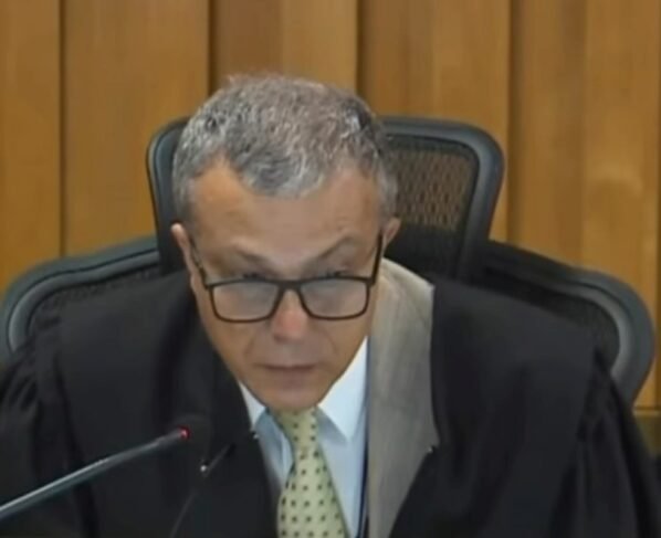 Advogada participa por vídeo de dentro do banheiro e surpreende juiz - destaque galeria