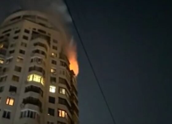 imagem colorida de Rússia atacando a Ucrânia