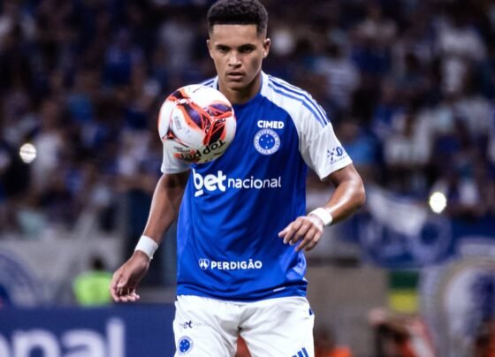 Borussia Dortmund chega a acordo com Cruzeiro por lateral-esquerdo - destaque galeria