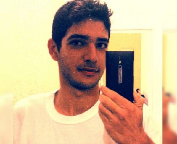 O corpo de João Emmanuel Ribeiro foi encontrado na manhã deste domingo (4/1), em uma parada de ônibus na DF-150, região do Grande Colorado, próximo à Sobradinho II (DF)