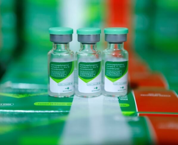 DF não tem previsão para vacinar público geral contra dengue - destaque galeria