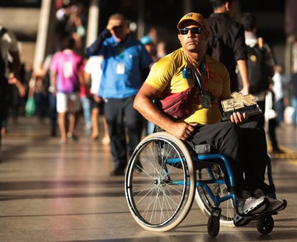 Cadeirante caído e idoso ignorado: DF tem 27 queixas contra rodoviários por dia - destaque galeria