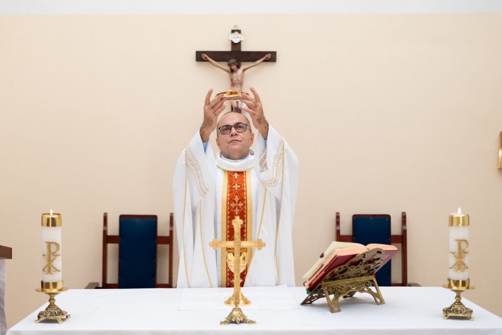 concurso-publico-de-admissao-ao-curso-de-habilitacao-de-oficiais-de-saude-e-capelaes-destinado-a-uma-vaga-para-oficial-capelao–sacerdote-da-igreja-catolica-apostolica-romana