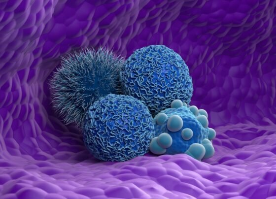 Ilustração mostra células cancerígenas em azul, em um fundo roxo - Metrópoles