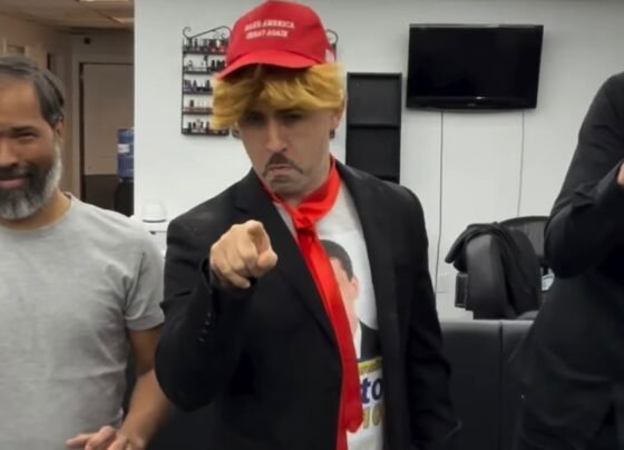 Imagem colorida mostra influenciador brasileiro Junior Pena - Metrópoles