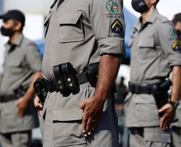 imagem colorida policiais militares de goias