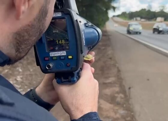 Em Goiás, PRF flagra motoristas a mais de 150 km/h durante Operação Carnaval 2026.