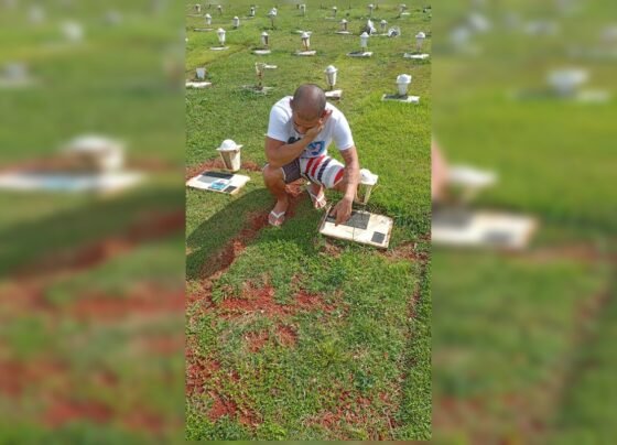 Pai de João Miguel deixa a Papuda e se despede do filho no cemitério - destaque galeria