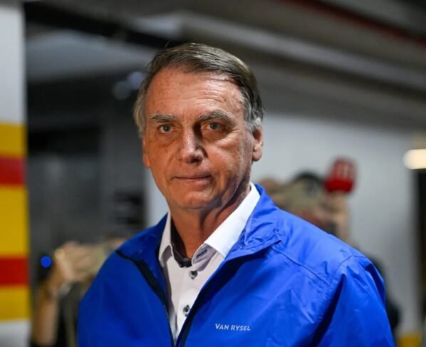 Foto colorida de Jair Bolsonaro - Metrópoles.