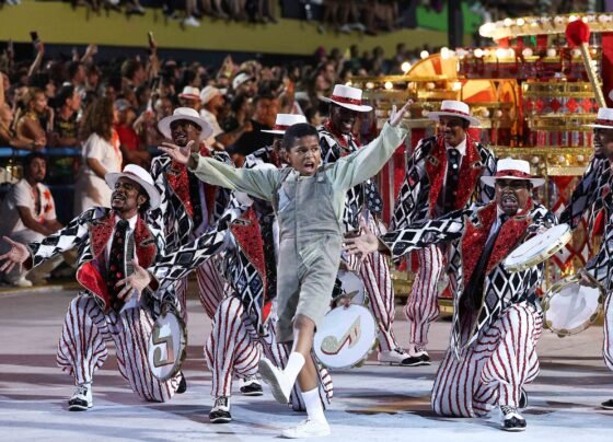 Vitor Gabriel durante desfile do Unidos do Viradouro durante os desfiles do Carnaval de 2026 no Sambódromo da Sapucai Metrópoles