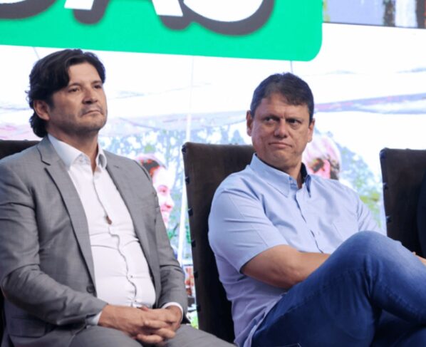 O governador Tarcísio de Freitas e o presidente da Assembleia de SP, André do Prado