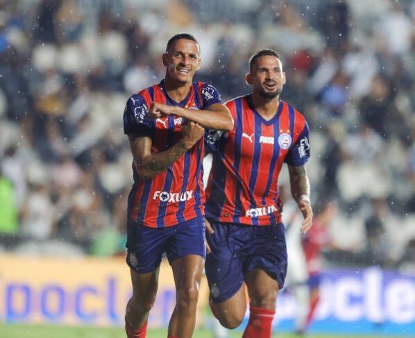 Luciano Juba comemorando gol pelo Bahia diante do Vasco