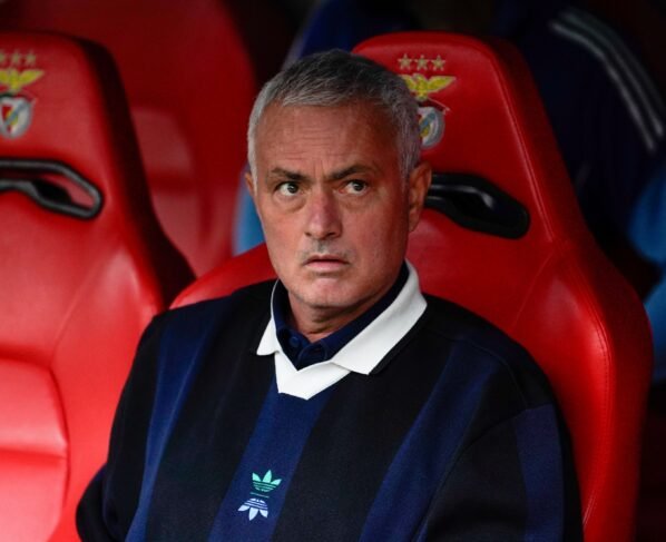 Mourinho muda o tom e volta a comentar investigação do caso Vini Jr. - destaque galeria