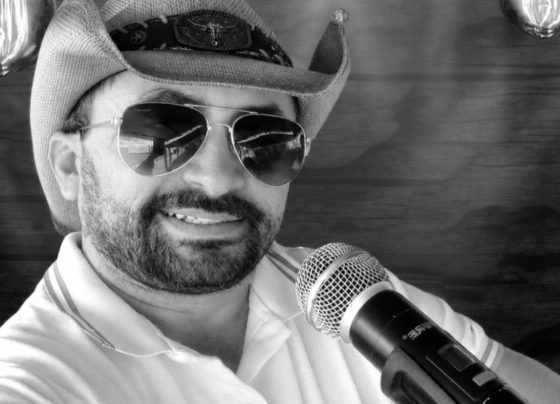 Quem era o cantor de 37 anos que morreu em acidente grave após show - destaque galeria