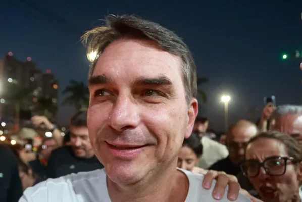 Damares deixa equipe do plano de governo de Flávio Bolsonaro - destaque galeria