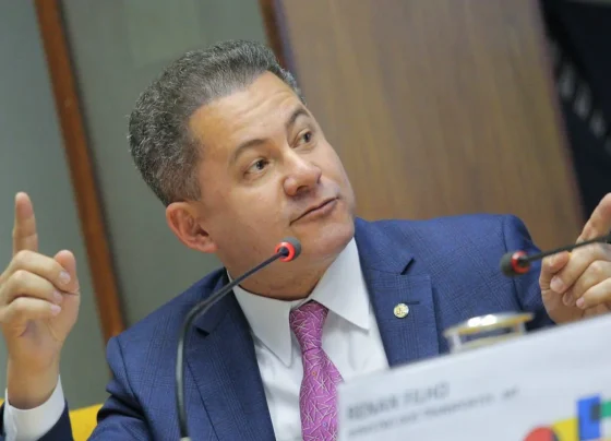 Ministros Alexandre de Moraes e André Mendonça no plenário do STF -- Metrópoles